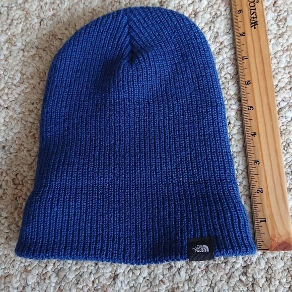 The North Face Blue Knit Logo Cuffed Beanie for youth - Picture 7 of 9